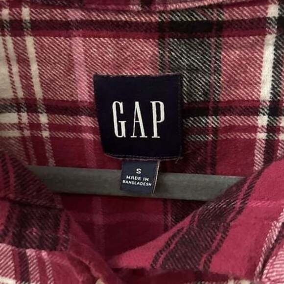 GAP Boyfriend Flannel Women's Sz small Button Down Pink/Purple Plaid Shirt - Picture 2 of 3